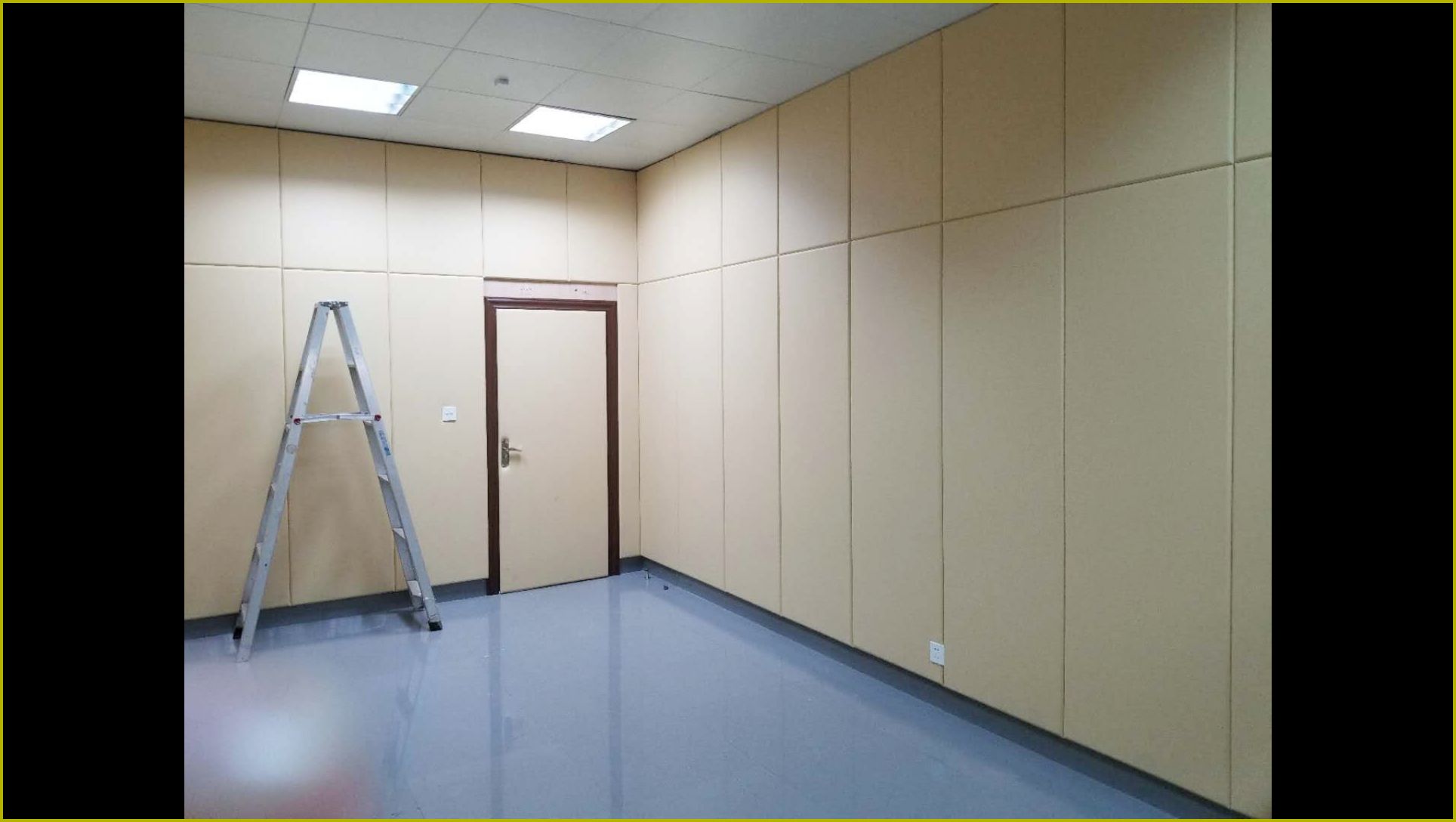 anti collision softpack sample room — acoustic panel photo